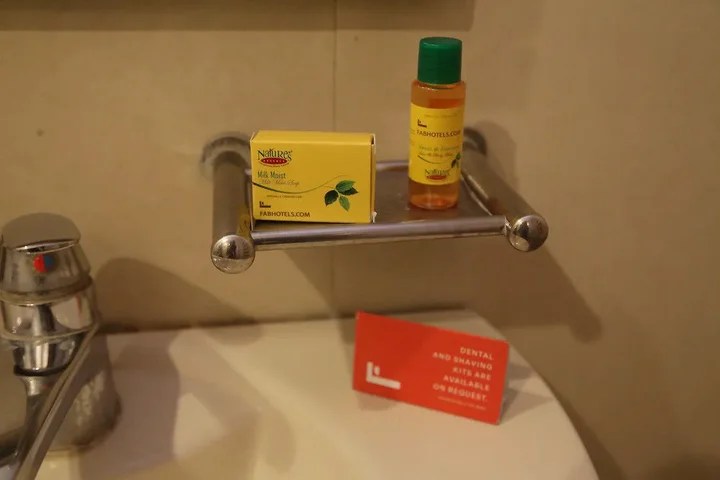 Нью-Дели: FabHotel Karol Bagh Main Market