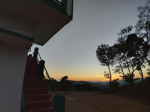 Кушалнагар: Hotel Hill View