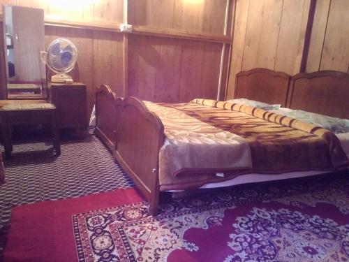 Шринагар: Houseboat Kohisar