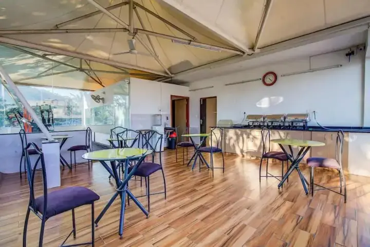 Бангалор: FabHotel Grand Savoury Suites