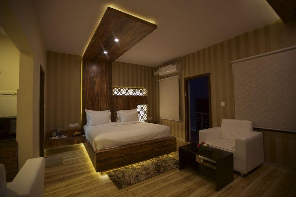 Бангалор: FabHotel Grand Savoury Suites