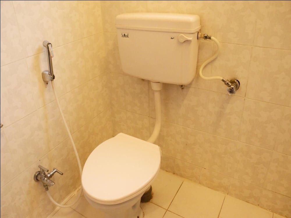 Пуна: OYO 1216 Hotel New White House