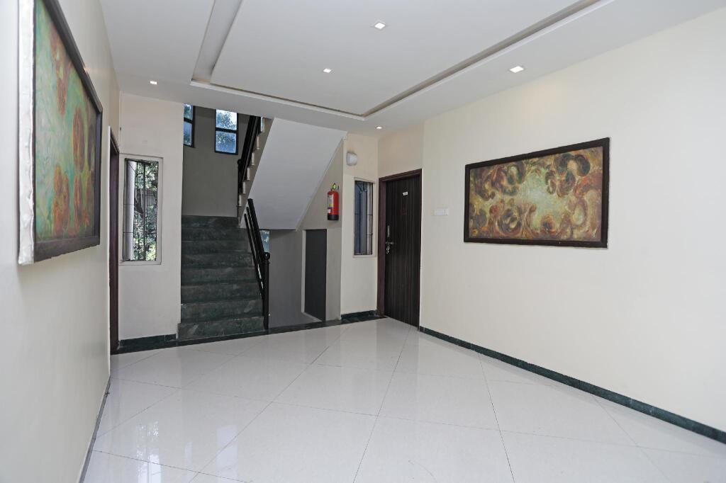 Пуна: OYO 1216 Hotel New White House