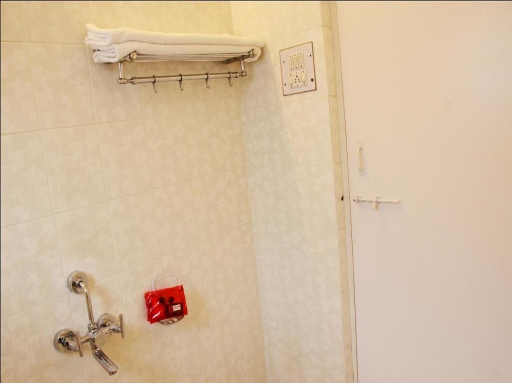Пуна: OYO 1216 Hotel New White House