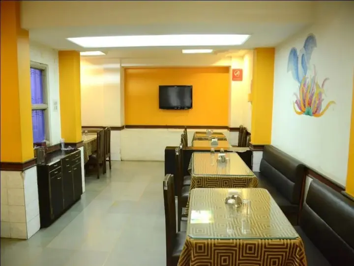 Пуна: OYO 1216 Hotel New White House