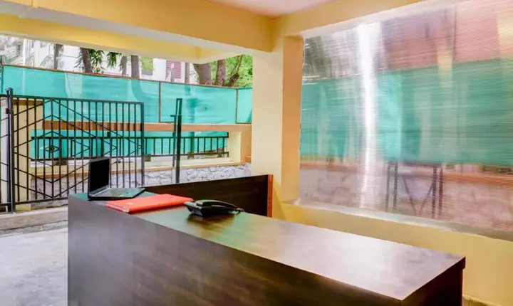 Пуна: OYO Premium Near Osho Ashram Koregaon Park