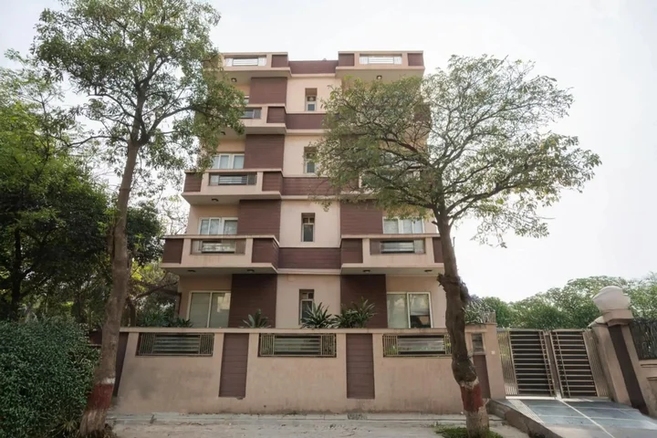 Нойда: OYO Premium Noida Amity