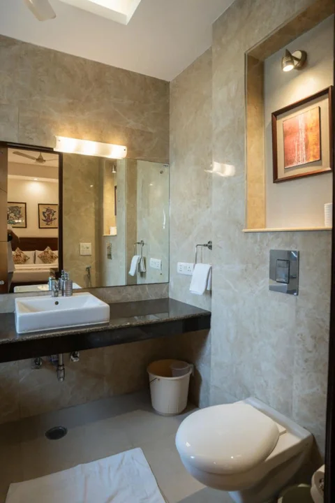 Нойда: OYO Premium Noida Amity