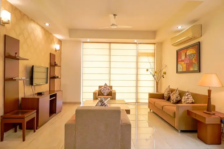 Нойда: OYO Premium Noida Amity