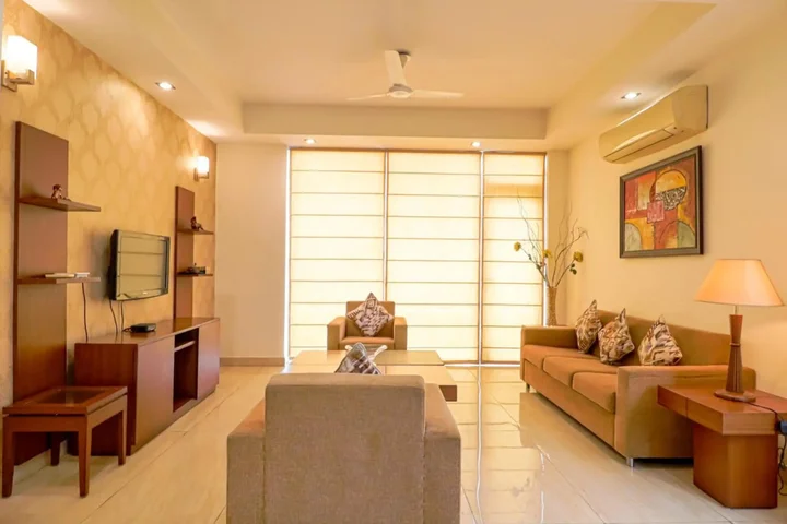 Нойда: OYO Premium Noida Amity