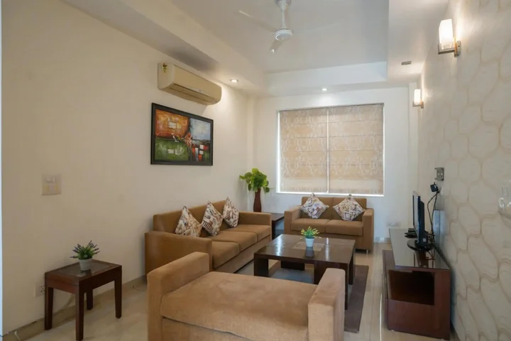 Нойда: OYO Premium Noida Amity