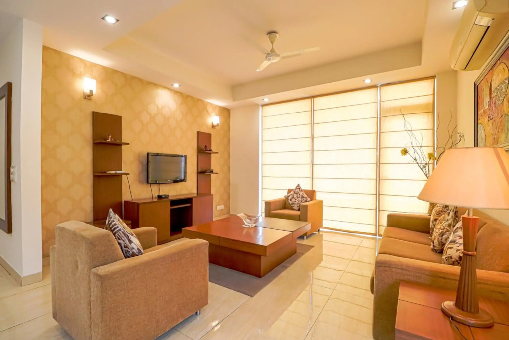 Нойда: OYO Premium Noida Amity