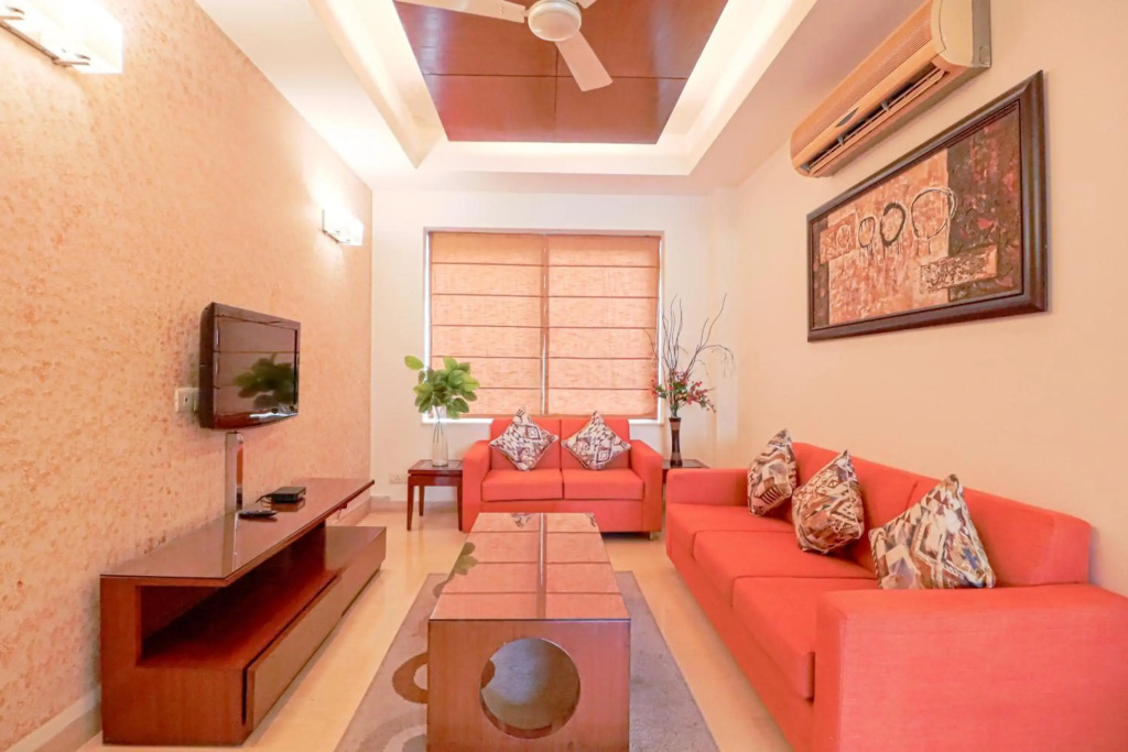 Нойда: OYO Premium Noida Amity