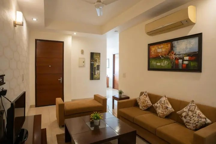 Нойда: OYO Premium Noida Amity