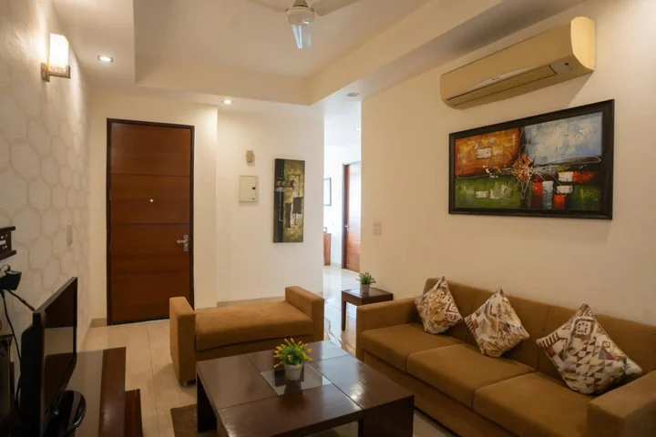 Нойда: OYO Premium Noida Amity