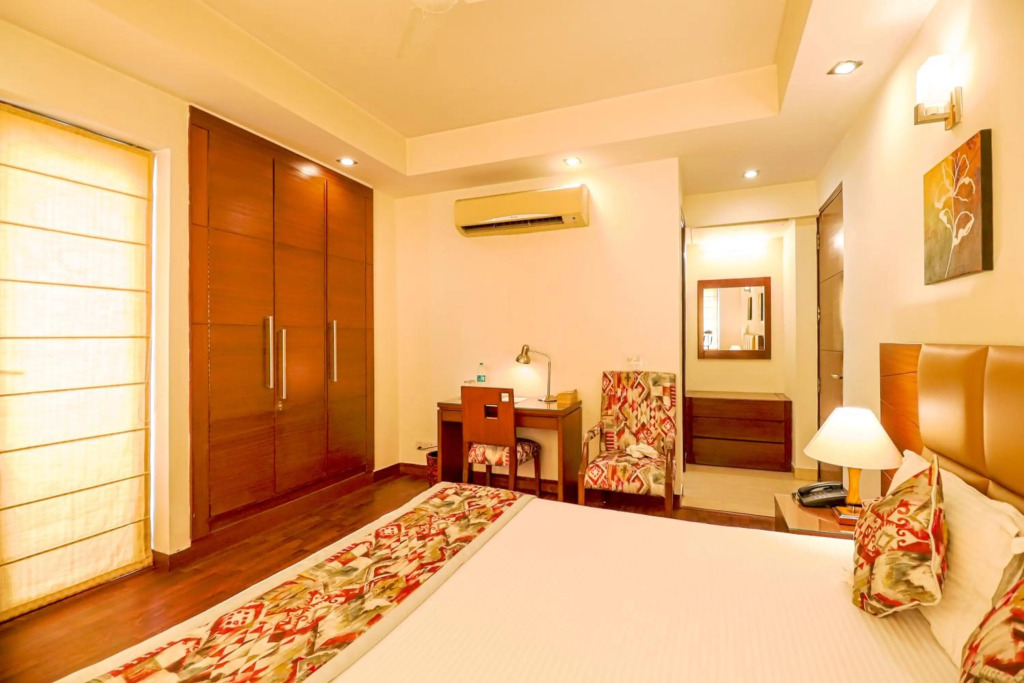 Нойда: OYO Premium Noida Amity