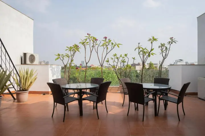 Нойда: OYO Premium Noida Amity