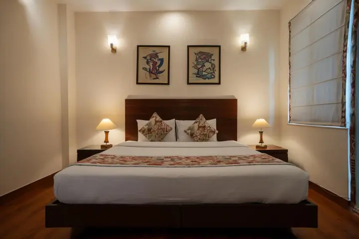 Нойда: OYO Premium Noida Amity