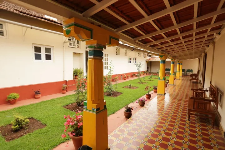 Ути: OYO Premium Heritage Stays Charing Cross