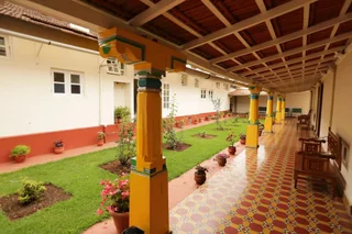Ути: OYO Premium Heritage Stays Charing Cross