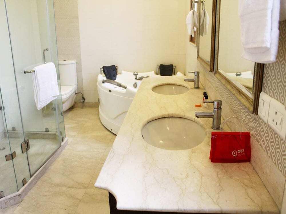 Нойда: Oyo 1450 Hotel Ashray