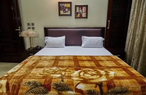 Большая Нойда: OYO Premium Chi Greater Noida