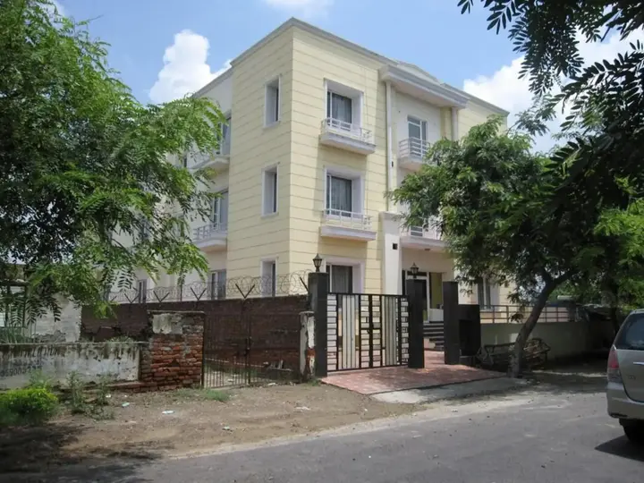 Большая Нойда: OYO Premium Chi Greater Noida