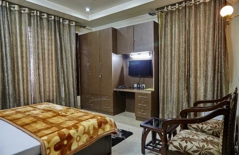 Большая Нойда: OYO Premium Chi Greater Noida