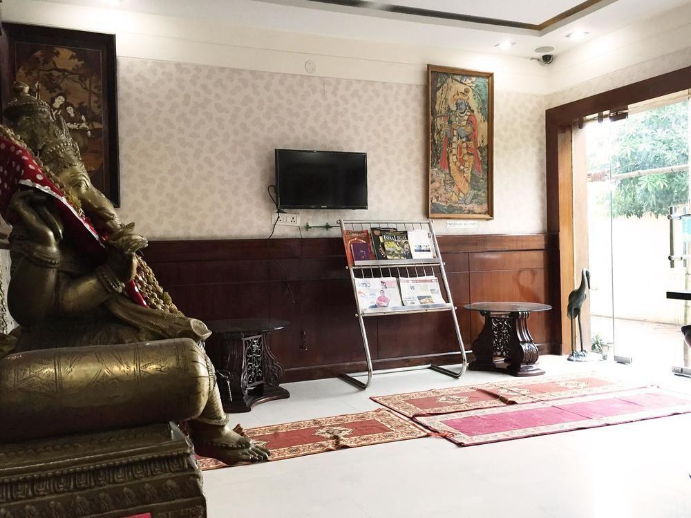 Вриндаван: OYO Premium Bhakti Vedanta Marg