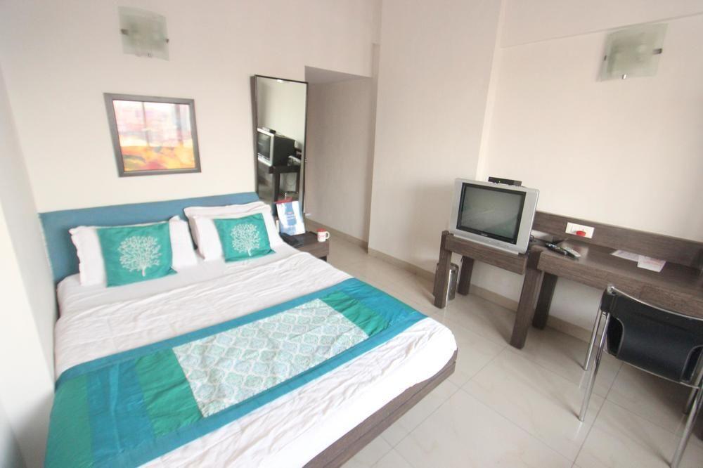 Сурат: OYO 1279 Tex Palazzo Hotel