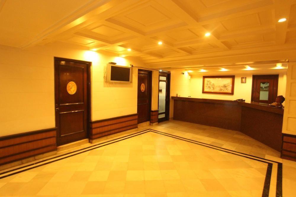 Сурат: OYO 1279 Tex Palazzo Hotel