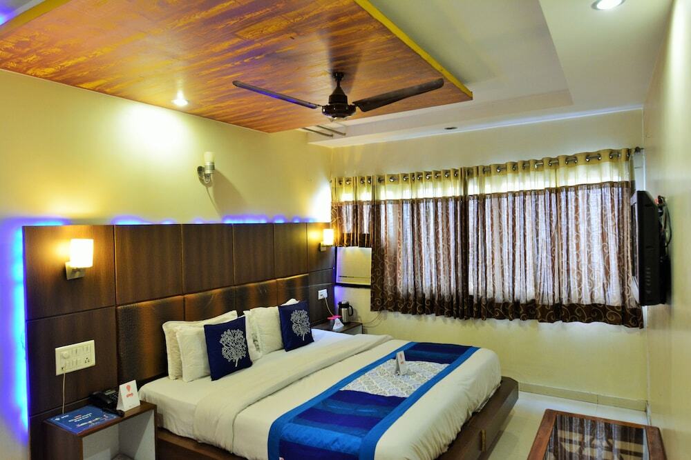 Сурат: OYO 1389 Hotel Relax Inn