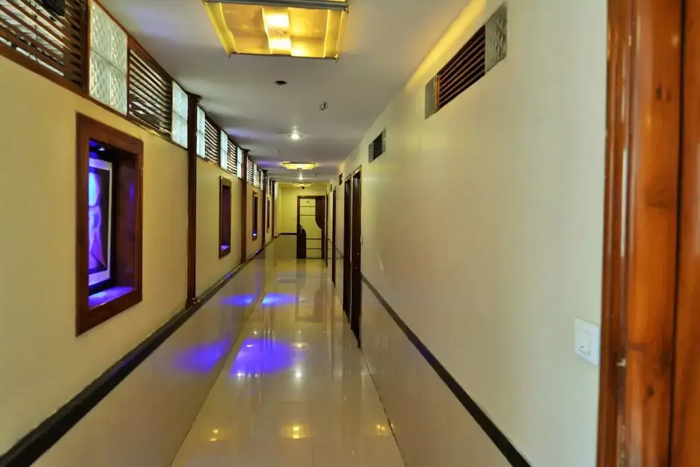 Сурат: OYO 1389 Hotel Relax Inn