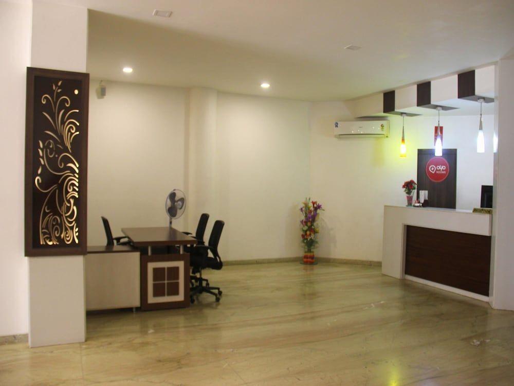 Вадодара: OYO 1697 Hotel PM Regency