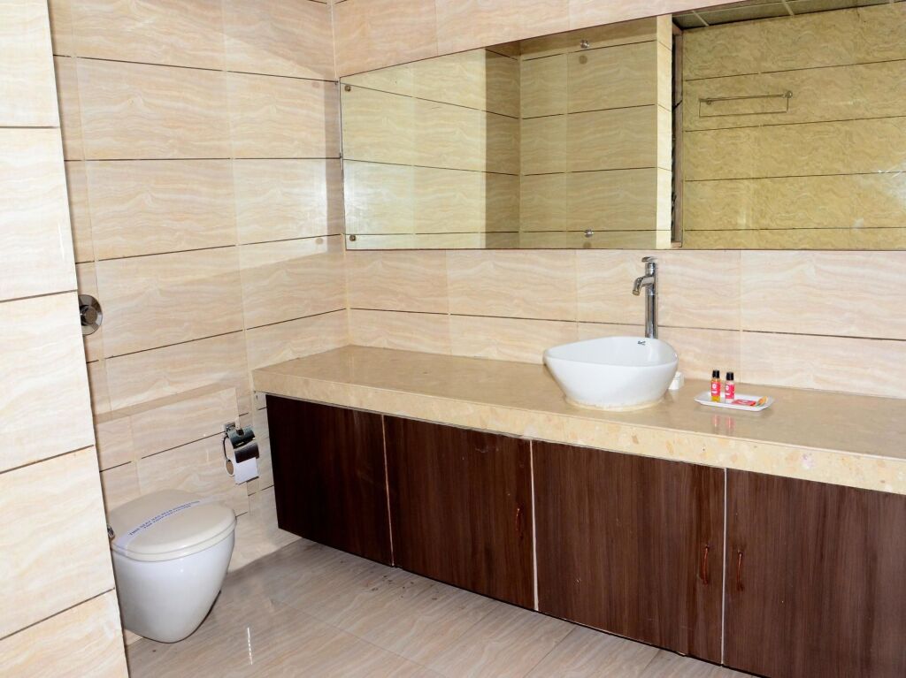Вадодара: OYO 1030 Hotel Palm View Residency