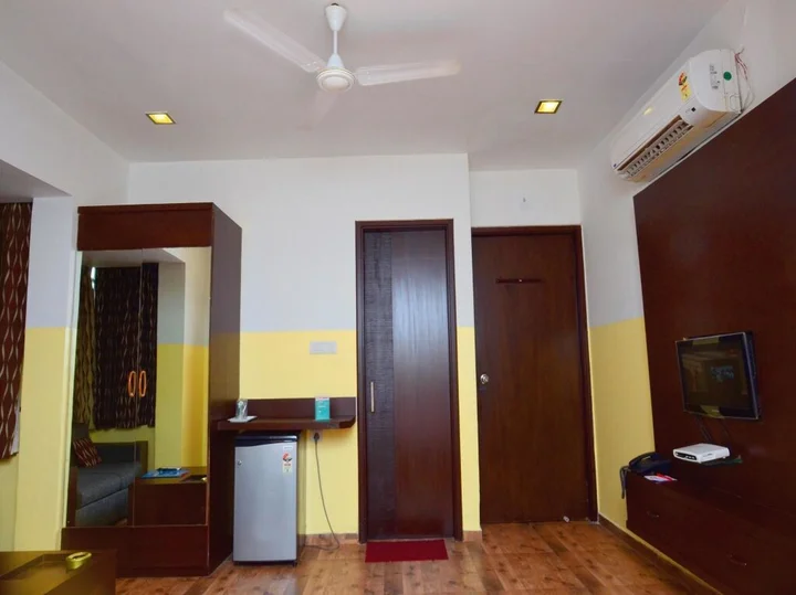 Вадодара: OYO 1030 Hotel Palm View Residency