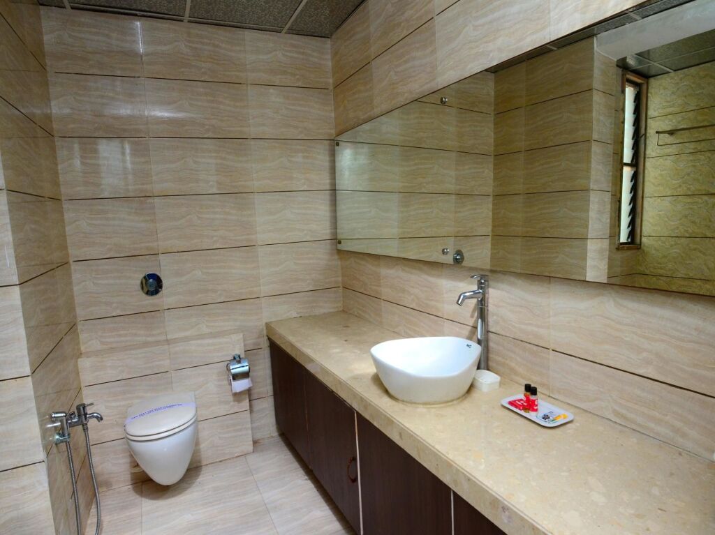 Вадодара: OYO 1030 Hotel Palm View Residency