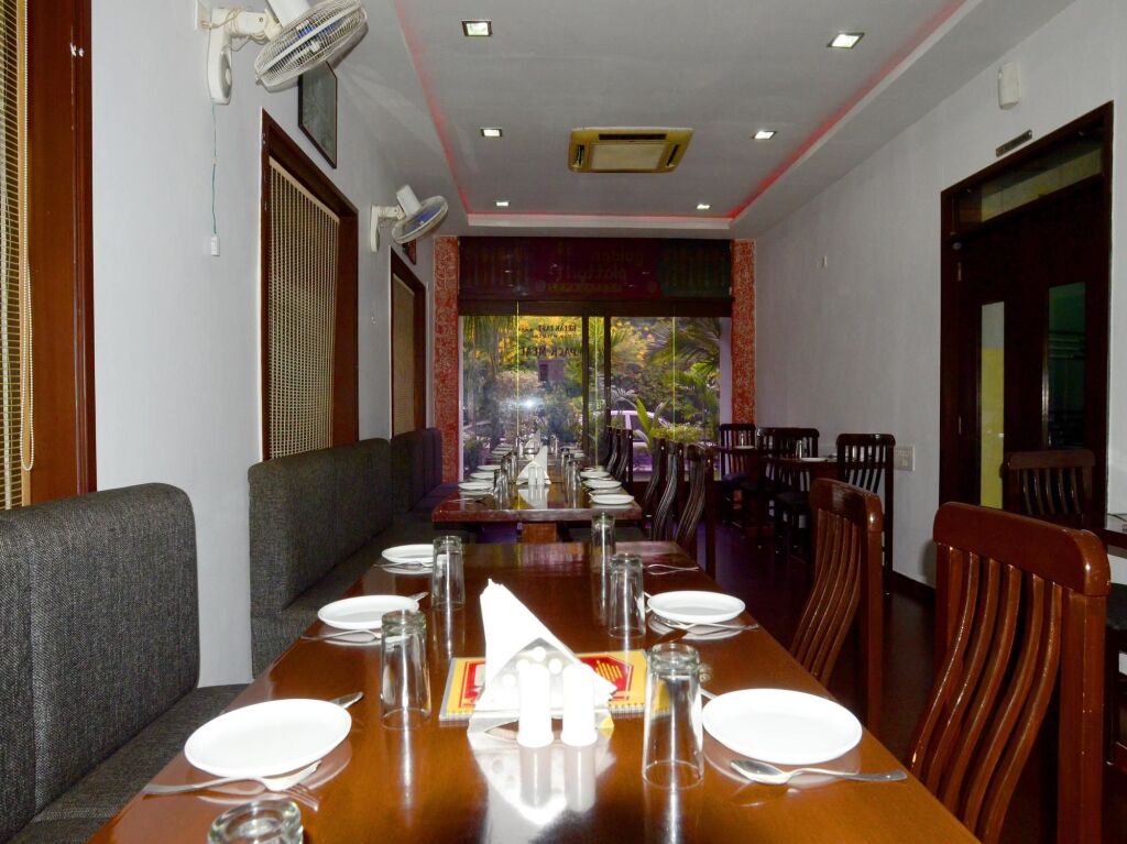Вадодара: OYO 1030 Hotel Palm View Residency