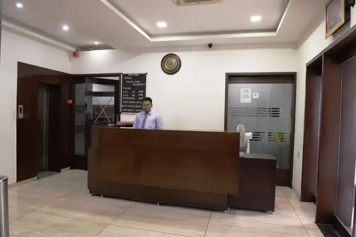 Вадодара: OYO 1030 Hotel Palm View Residency