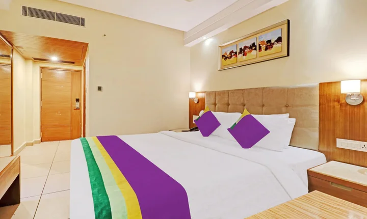 Виджаявада: OYO Rooms NTR Health University