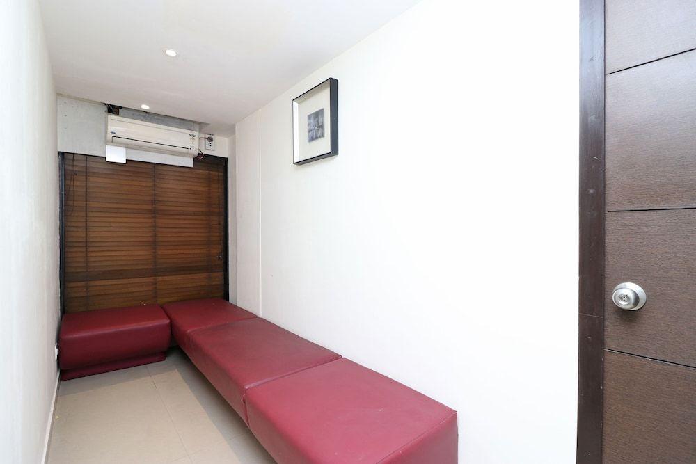 Колката: OYO Premium Ballygunge Lovelock Street