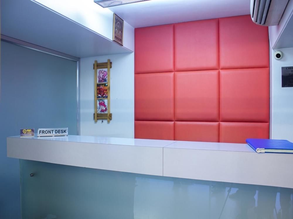 Мумбаи: OYO Premium Borivali Kora Kendra