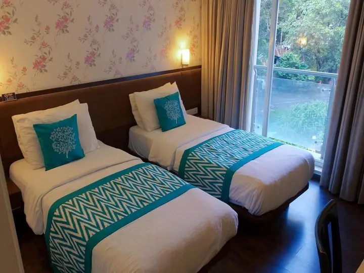 Мумбаи: OYO Premium Borivali Kora Kendra