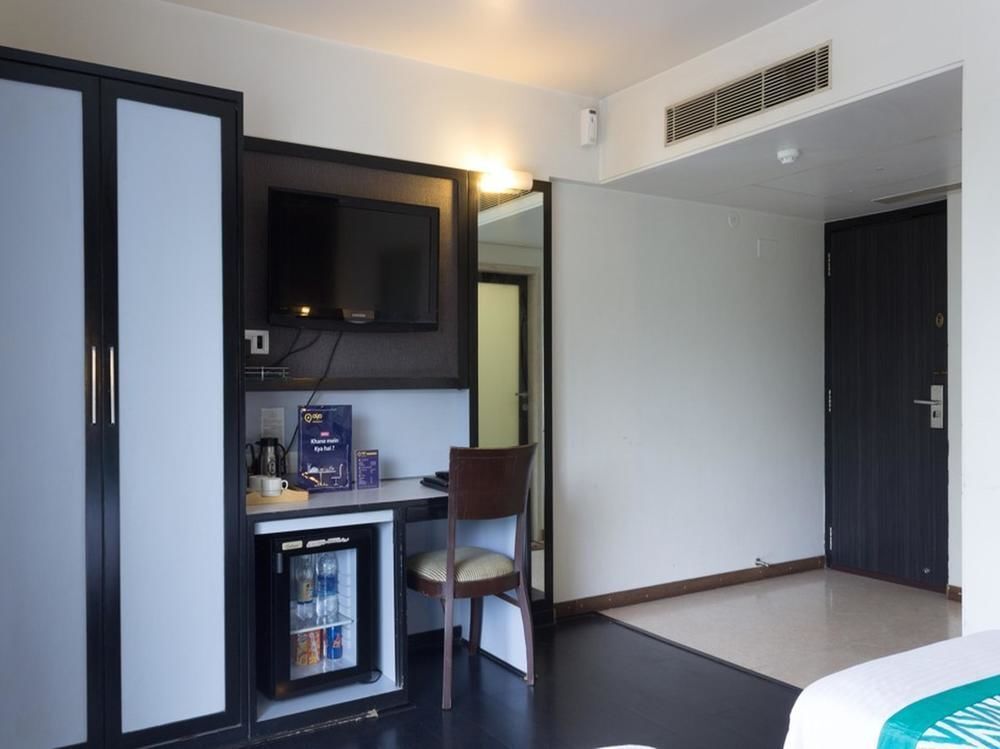 Мумбаи: OYO Premium Borivali Kora Kendra