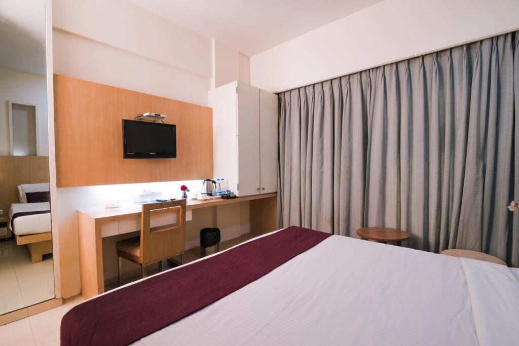 Hotel Monarch Guestline in MIDC Rabale, Navi Mumbai — фото 3