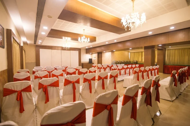 Нави-Мумбай: Hotel Monarch Guestline in MIDC Rabale, Navi Mumbai