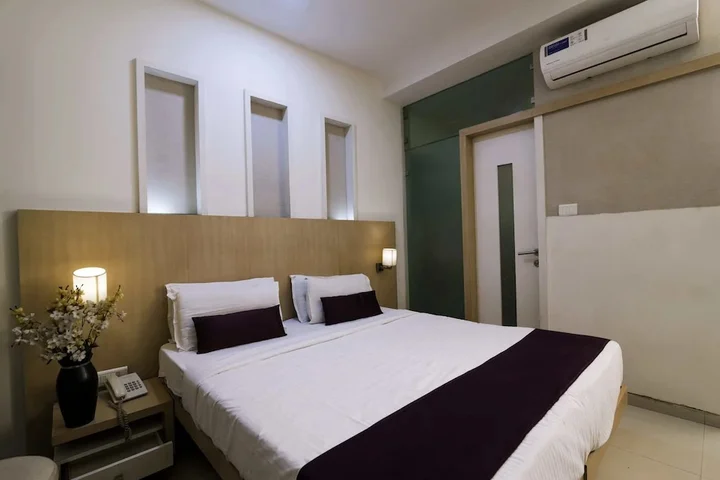 Нави-Мумбай: Hotel Monarch Guestline in MIDC Rabale, Navi Mumbai