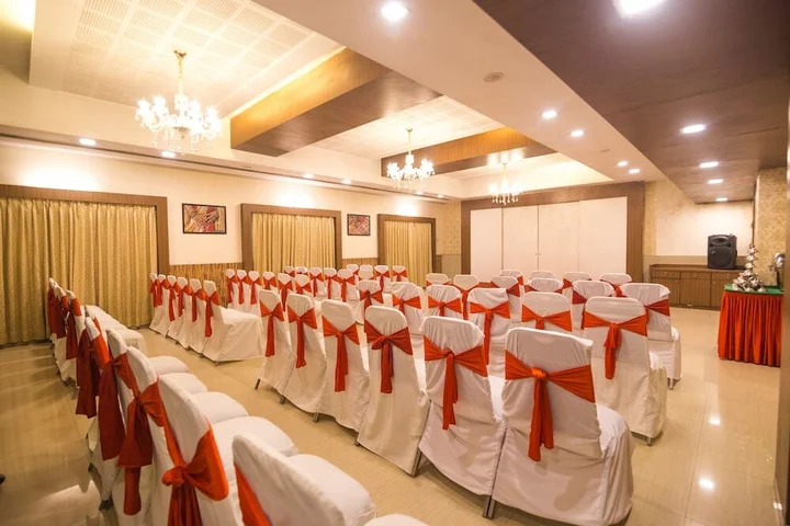 Нави-Мумбай: Hotel Monarch Guestline in MIDC Rabale, Navi Mumbai