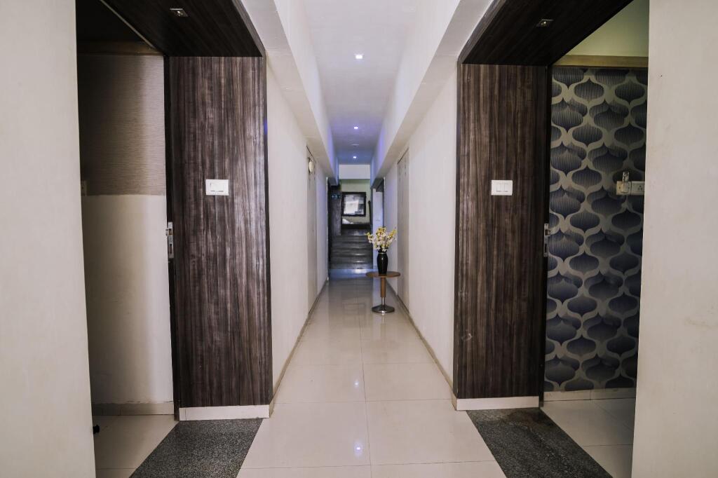 Нави-Мумбай: Hotel Monarch Guestline in MIDC Rabale, Navi Mumbai