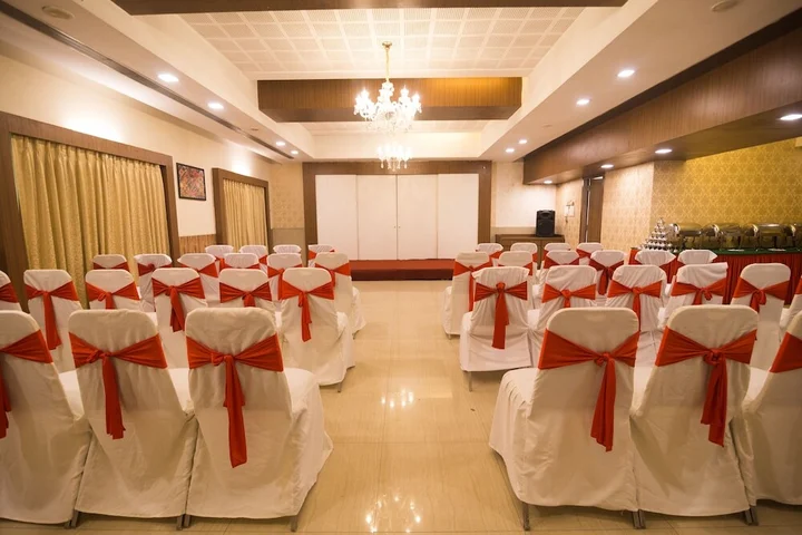 Нави-Мумбай: Hotel Monarch Guestline in MIDC Rabale, Navi Mumbai
